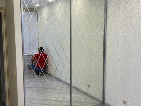 Створки-купе с гравировкой на зеркале