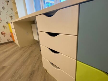 Рабочий стол возле окна для Константина